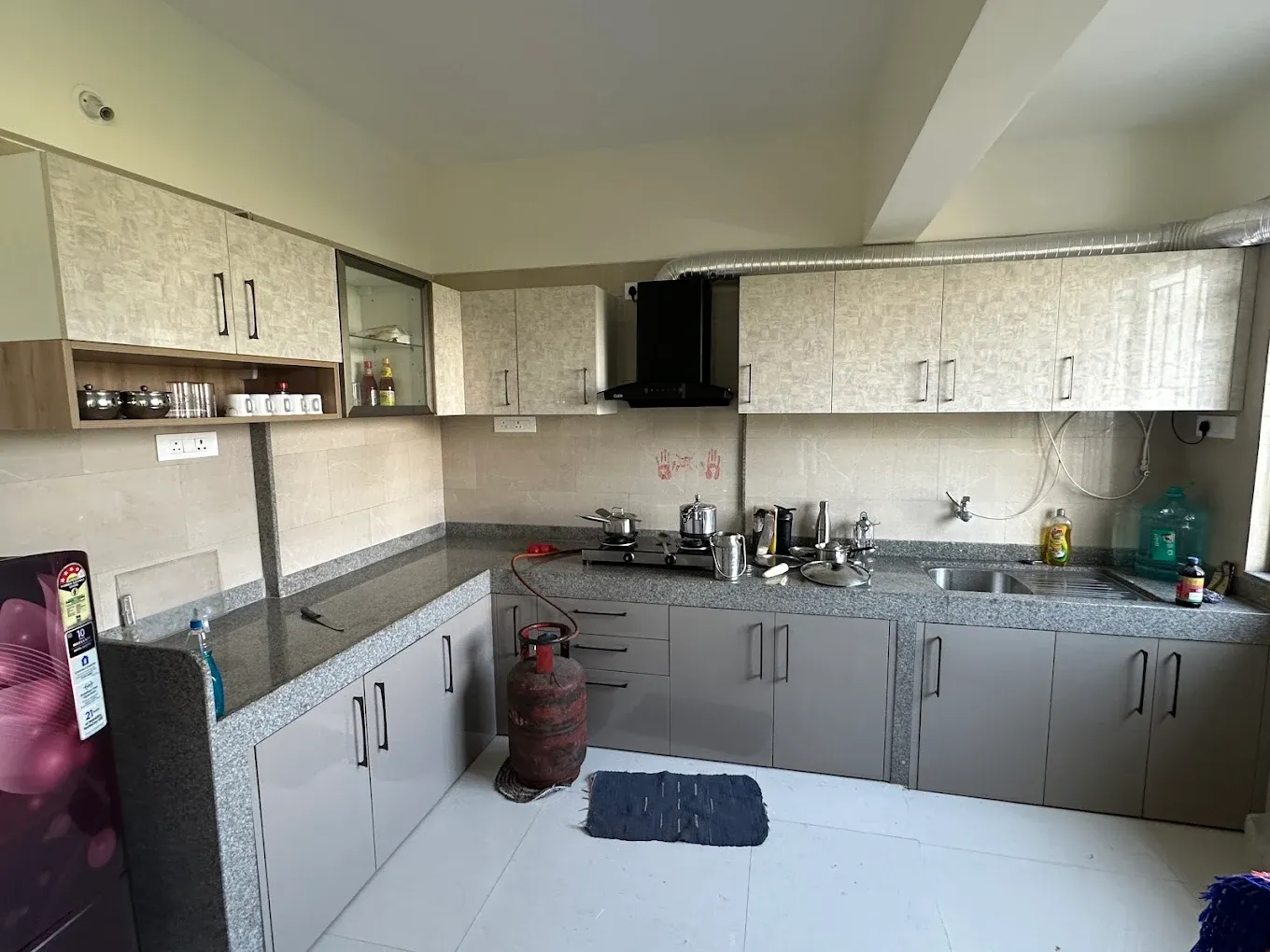 High-Gloss Kitchen Cabinets in Ghansoli